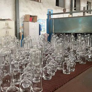如何选择适合的防潮包装材料来保护玻璃酒瓶？